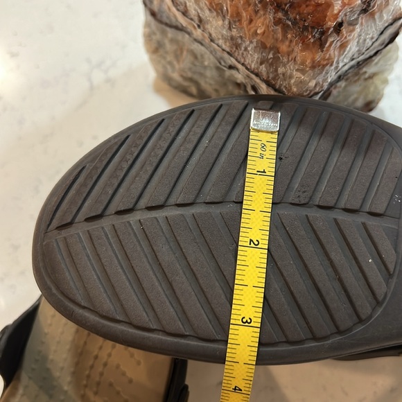 Crocs Sandals Women's Sanrah Gold Beveled Circle Casual Flip Flops Size 9 - Picture 12 of 13